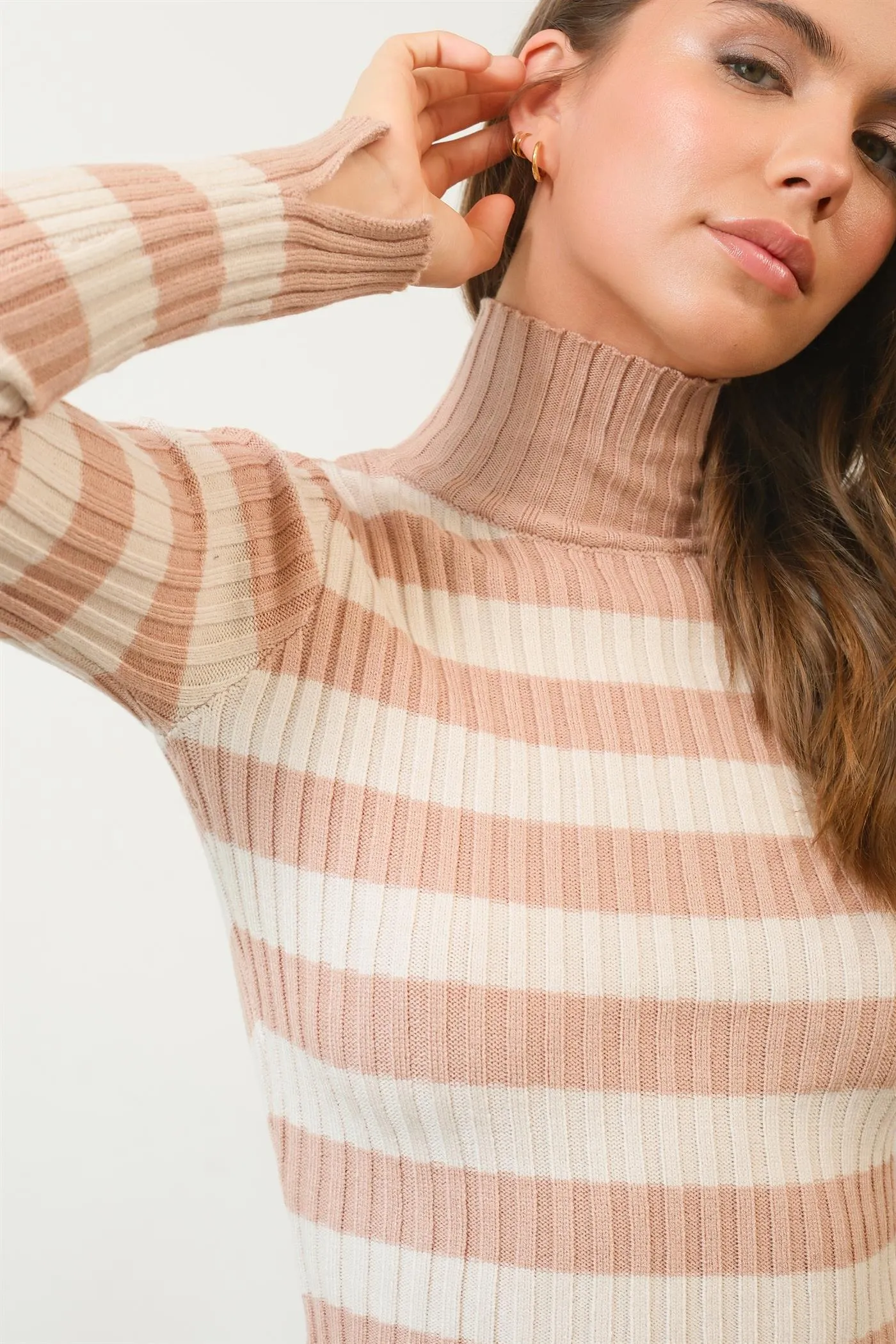 HF24F817-Striped Knit Turtleneck Crop Top