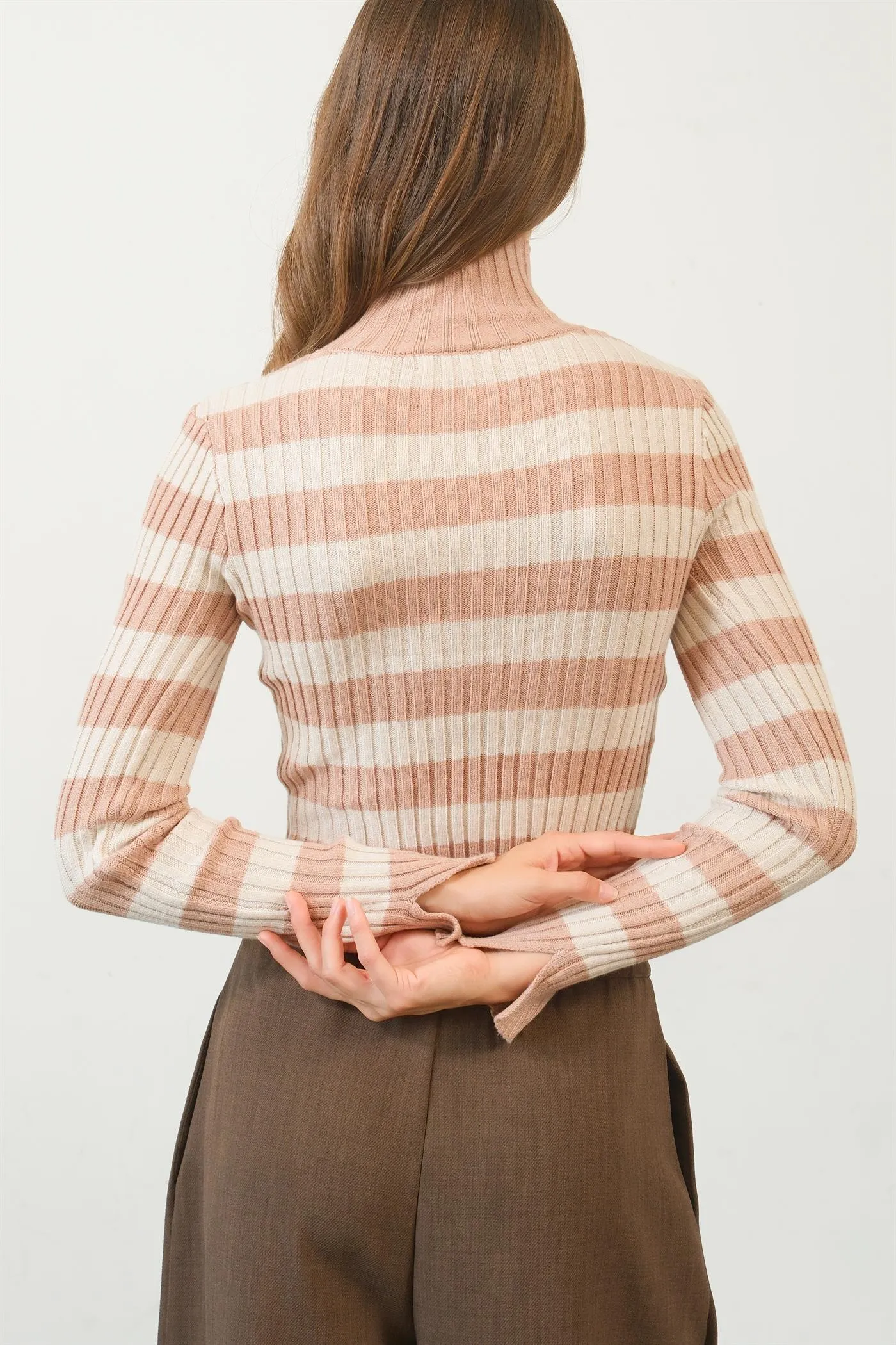 HF24F817-Striped Knit Turtleneck Crop Top