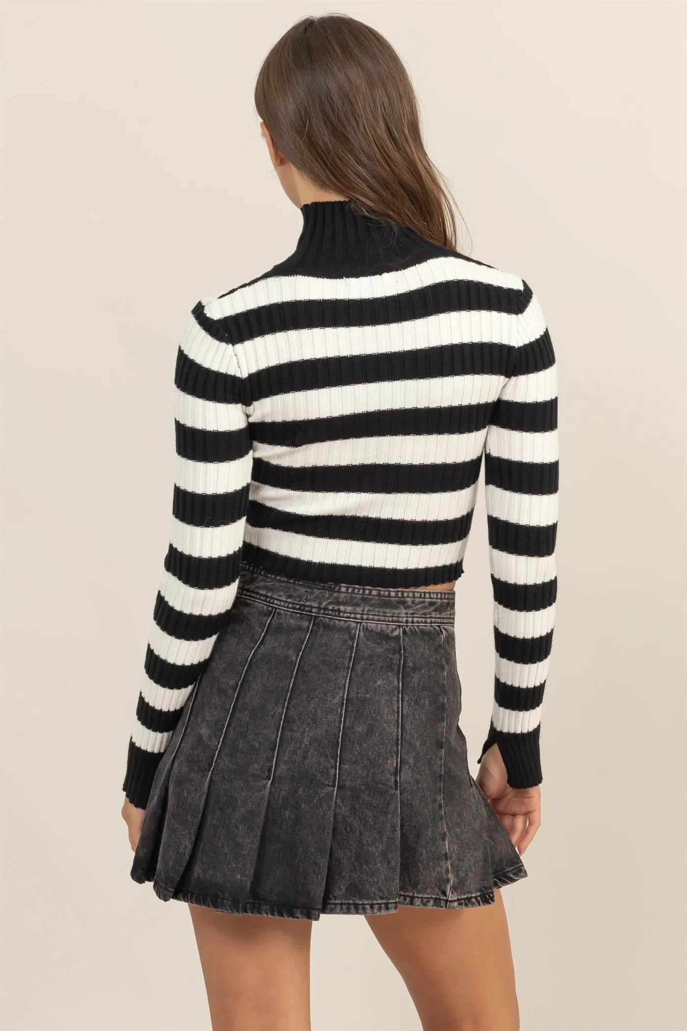 HF24F817-Striped Knit Turtleneck Crop Top