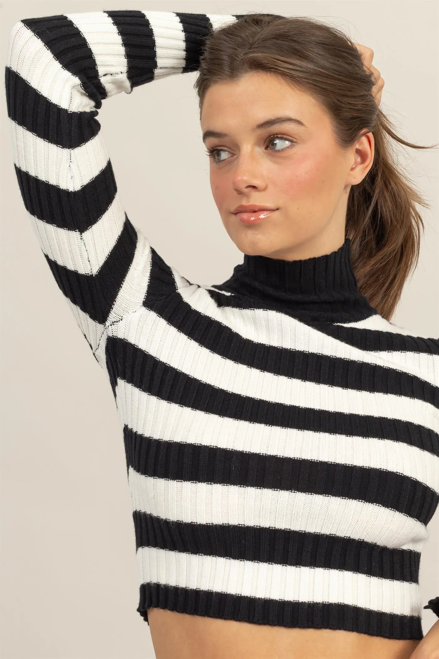 HF24F817-Striped Knit Turtleneck Crop Top